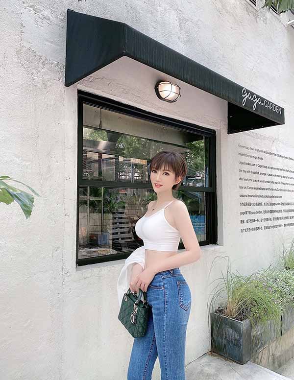 伦敦伴游大学生